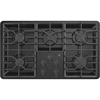 Surface de cuisson à gaz à 5 brûleurs de 36 po de GE (JGP3036DLBB) - Noir sur noir