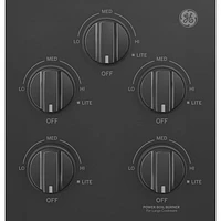 Surface de cuisson à gaz à 5 brûleurs de 36 po de GE (JGP3036DLBB) - Noir sur noir