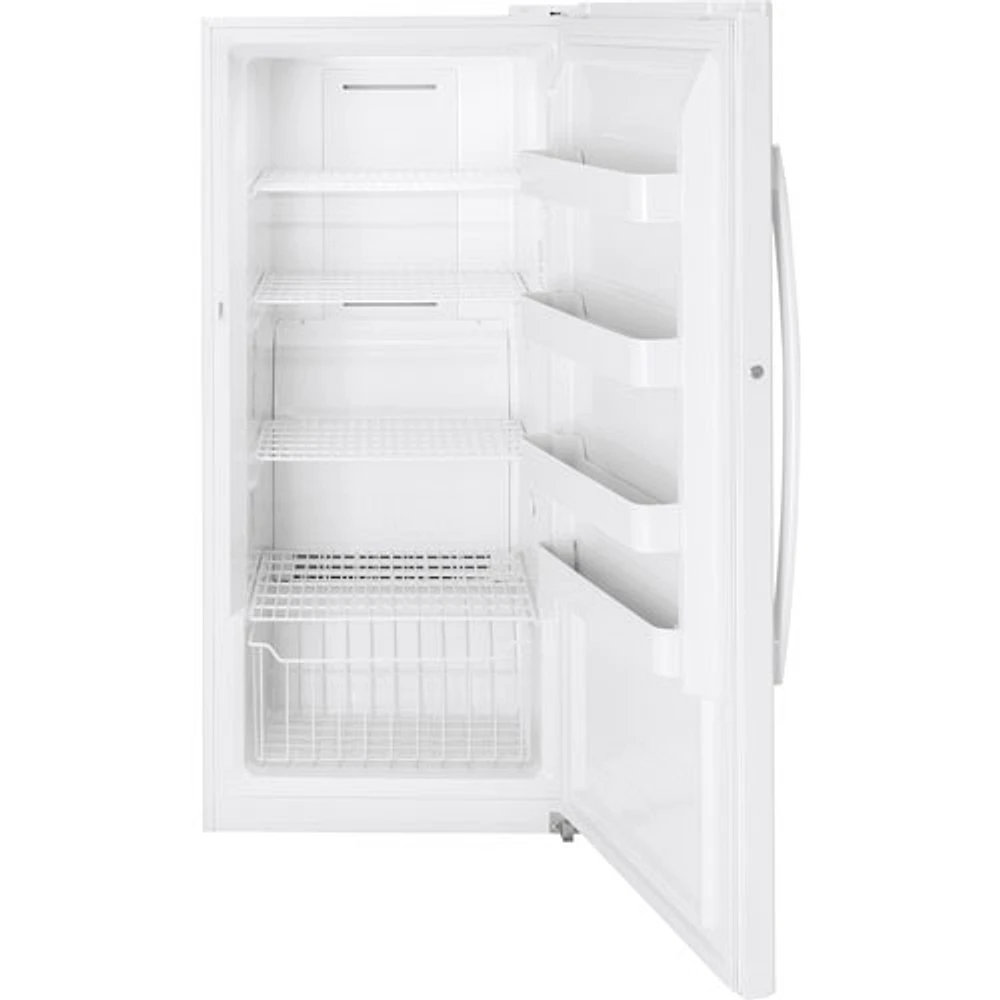 Congélateur vertical sans givre 14,1 pi³ de GE (FUF14SMRWW)