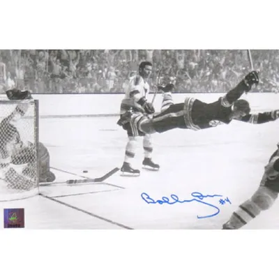 Frameworth Boston Bruins: Bobby Orr Signed Photograph (8x10)