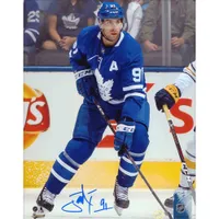 Photo signée par John Tavares des Maple Leafs de Toronto de Frameworth (8 x 10 po)