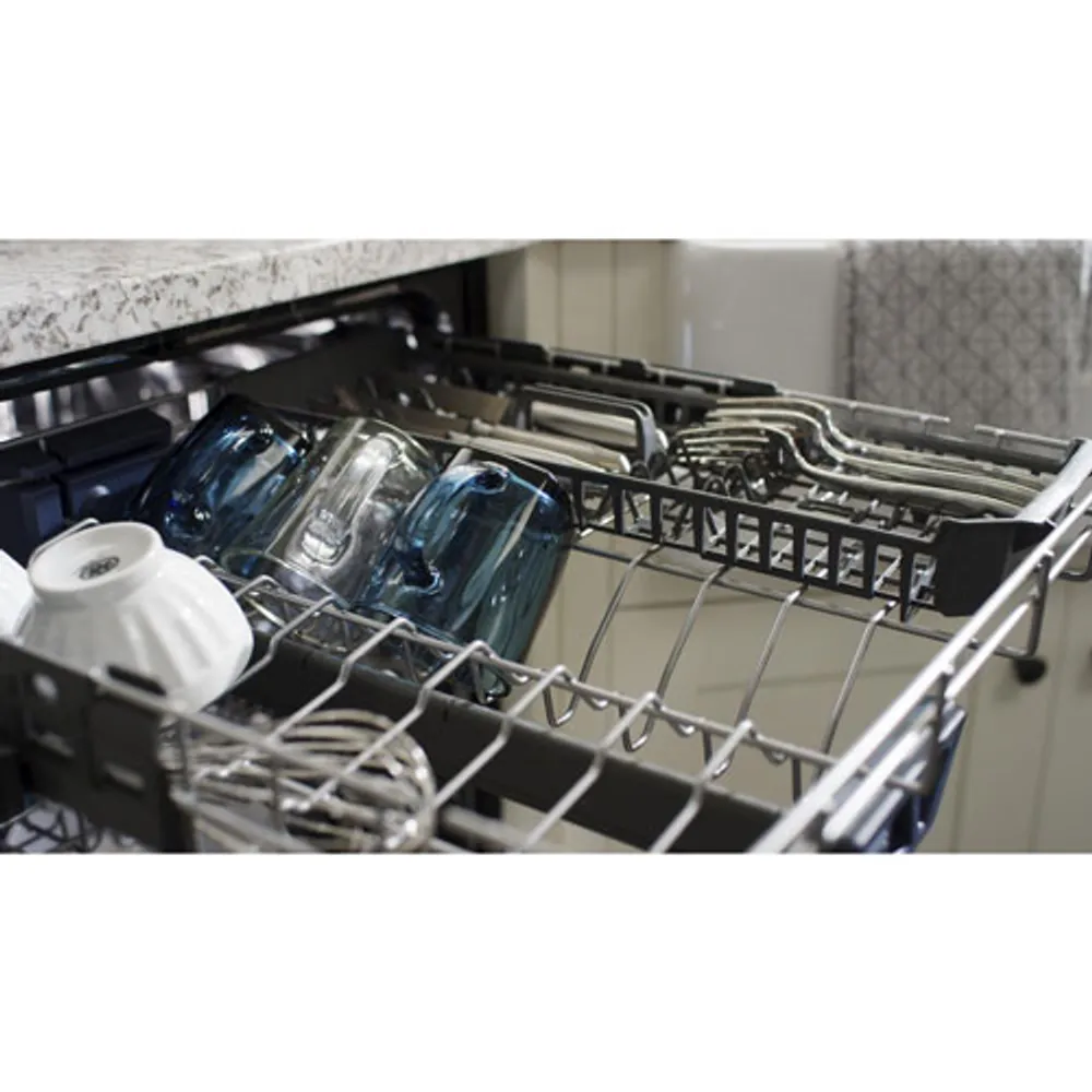 Maytag 24" 47dB Built-In Dishwasher with Stainless Steel Tub & Third Rack (MDB8959SKW) - White