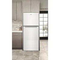 Réfrigérateur à congélateur supérieur 11,6 pi³ 24 po éclairage DEL de Whirlpool (WRT312CZJW) - Blanc