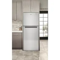 Réfrigérateur à congélateur supérieur 11,6 pi³ 24 po éclairage DEL de Whirlpool (WRT312CZJZ) - Inox