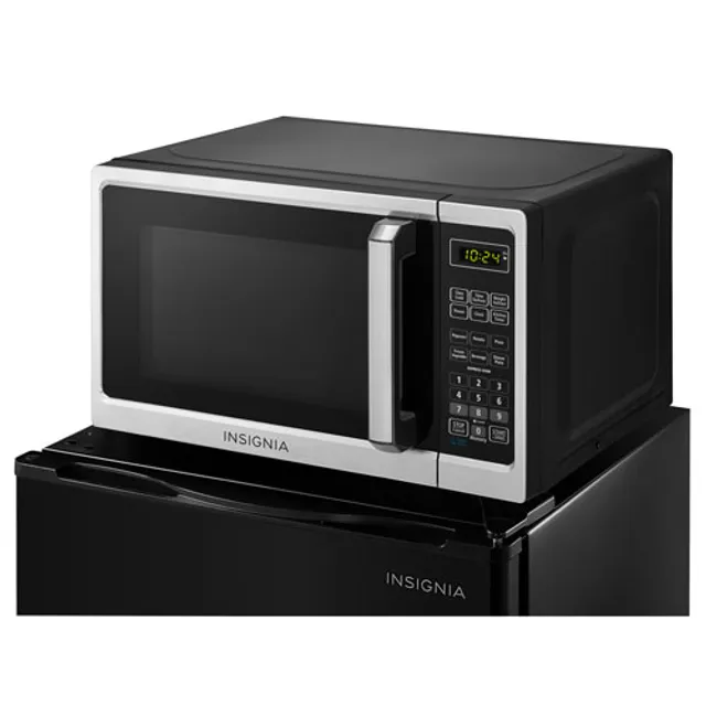 Best Buy: Insignia™ 1.1 Cu. Ft. Microwave Black Stainless Steel NS-MW11BS9