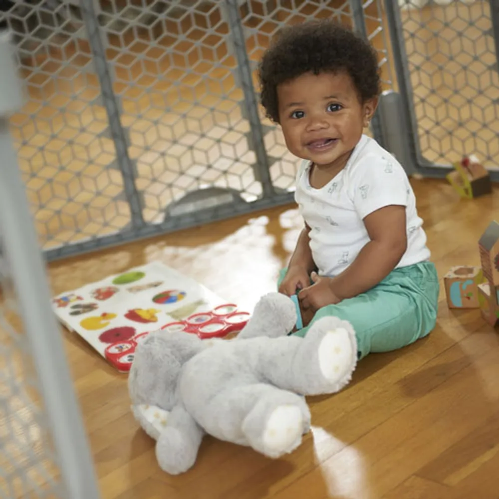 Espace de jeu Versatile Play Space à pression/à quincaillerie/autonome d'Evenflo - Crème