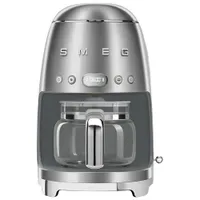 Cafetière à filtre programmable de style années 50 de Smeg - 10 tasses