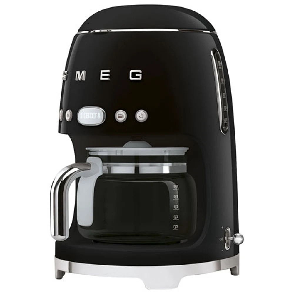 Cafetière à filtre programmable de style années 50 de Smeg - 10 tasses
