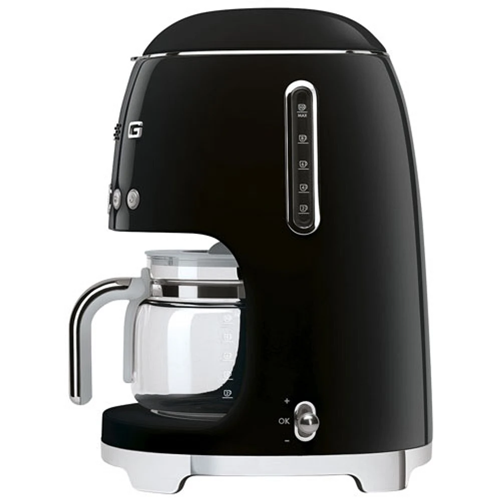 Cafetière à filtre programmable de style années 50 de Smeg - 10 tasses