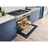 Cuisinière à gaz autonome à 6 brûleurs convection véritable 3,5 pi³ 36 po Bosch (HGS8655UC) - Inox