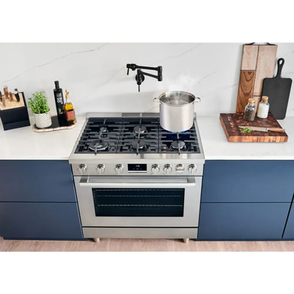 Cuisinière à gaz autonome à 6 brûleurs convection véritable 3,5 pi³ 36 po Bosch (HGS8655UC) - Inox