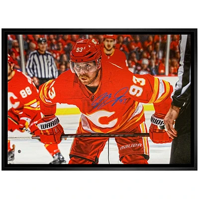 Toile encadrée et autographiée par Sam Bennett des Flames de Calgary de Frameworth (22 x 31 po)