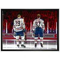 Toile encadrée de Connor McDavid et Leon Draisaitl des Oilers dʼEdmonton de Frameworth (20 x 29 po)