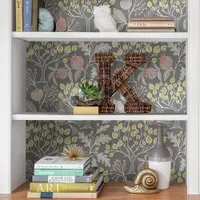 Papier peint autocollant forestier gris de NuWallpaper