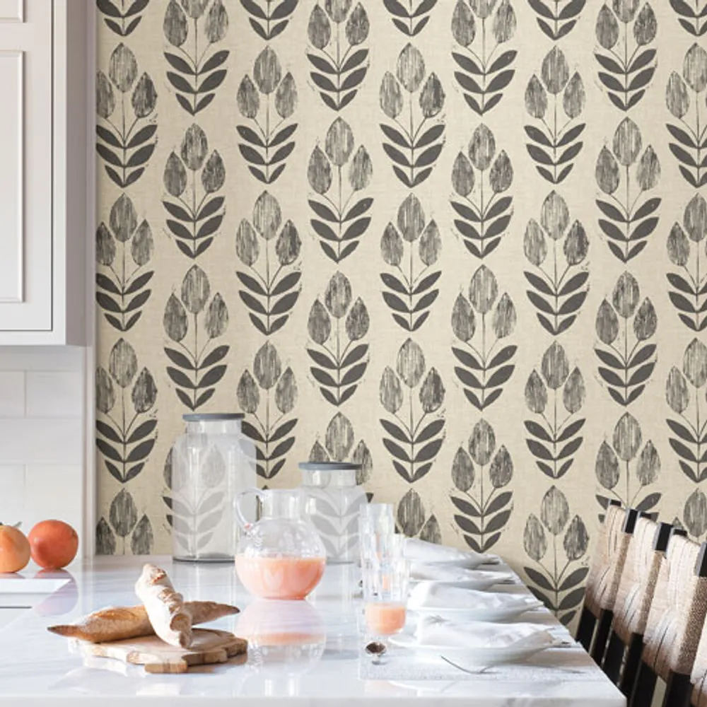 Papier peint autocollant Folk Tulip de NuWallpaper - Beige