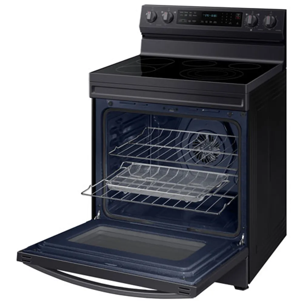 Cuisinière électr. convection véritable friture air 6,3 pi³ 30 po Samsung (NE63A6711SG) - Inox noir