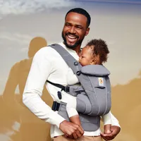 Porte-bébé à quatre positions Omni Breeze d'Ergobaby - Gris graphite