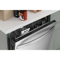 Lave-vaisselle encastrable 24 po 47 dB avec cuve inox et 3e panier de Whirlpool (WDT970SAKZ) - Inox