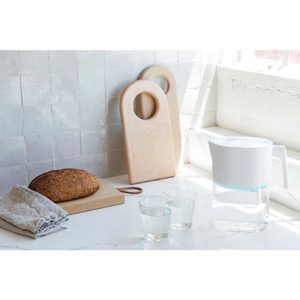 Pichet autonettoyant à filtre UV de 1,9 l (8 tasses) PureVis de LARQ - Blanc granite