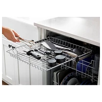 GE 24" 50dB Built-In Dishwasher with Third Rack (GDP630PGRWW) - White