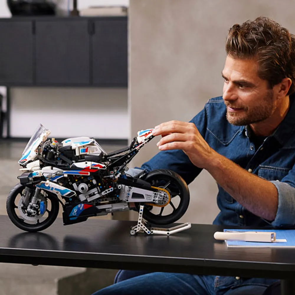 LEGO Technic: BMW M 1000 RR - 1922 Pieces (42130)