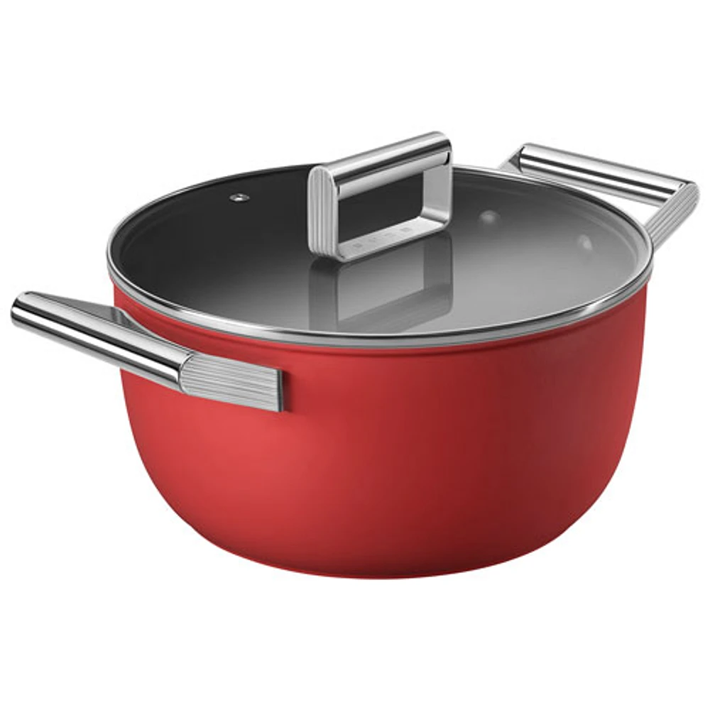 Casserole de 9,5 po en aluminium avec couvercle en verre de Smeg - Rouge mat