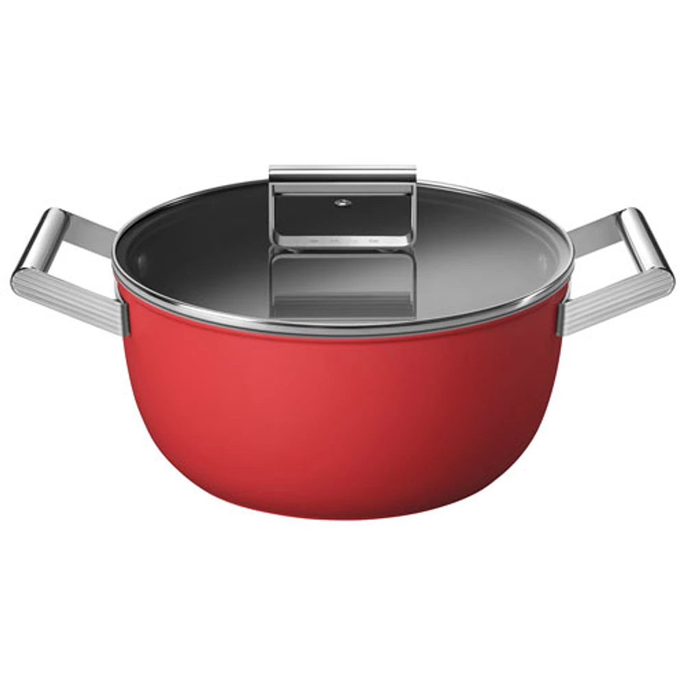 Casserole de 9,5 po en aluminium avec couvercle en verre de Smeg - Rouge mat