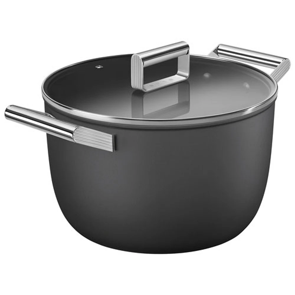 Casserole de 10 po en aluminium avec couvercle en verre de Smeg