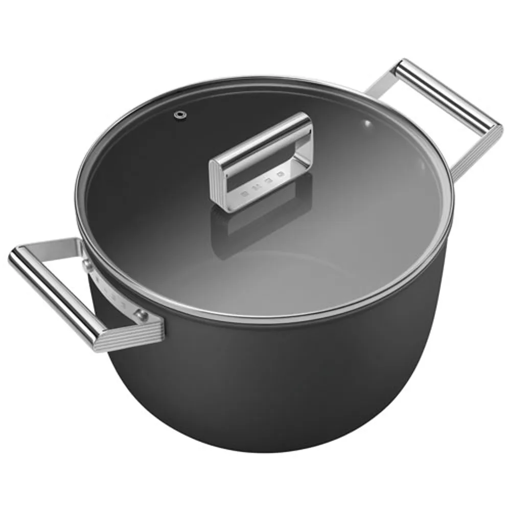 Casserole de 10 po en aluminium avec couvercle en verre de Smeg