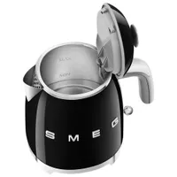 Bouilloire électrique miniature de la gamme Années 50 de Smeg - 0,8 l