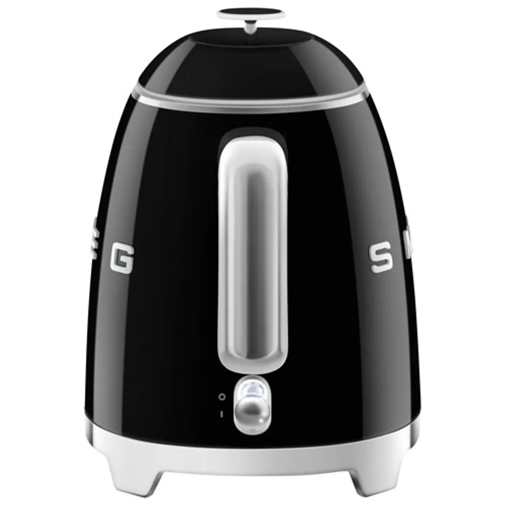 Bouilloire électrique miniature de la gamme Années 50 de Smeg - 0,8 l