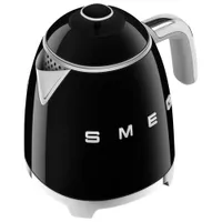 Bouilloire électrique miniature de la gamme Années 50 de Smeg - 0,8 l