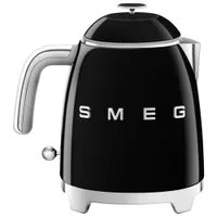 Bouilloire électrique miniature de la gamme Années 50 de Smeg - 0,8 l