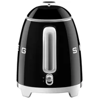 Bouilloire électrique miniature de la gamme Années 50 de Smeg - 0,8 l