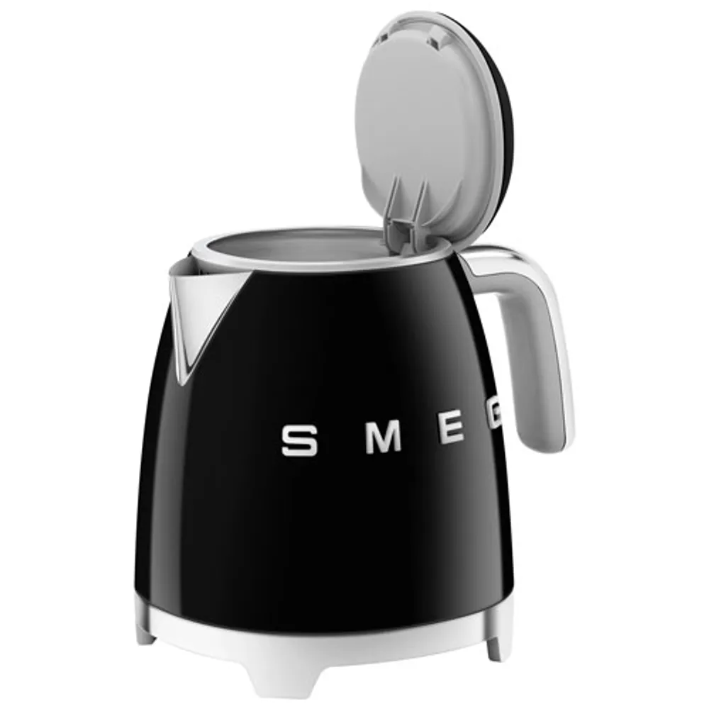 Bouilloire électrique miniature de la gamme Années 50 de Smeg - 0,8 l