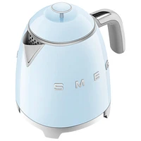 Bouilloire électrique miniature de la gamme Années 50 de Smeg - 0,8 l - Bleu pastel