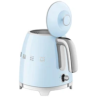 Bouilloire électrique miniature de la gamme Années 50 de Smeg - 0,8 l - Bleu pastel
