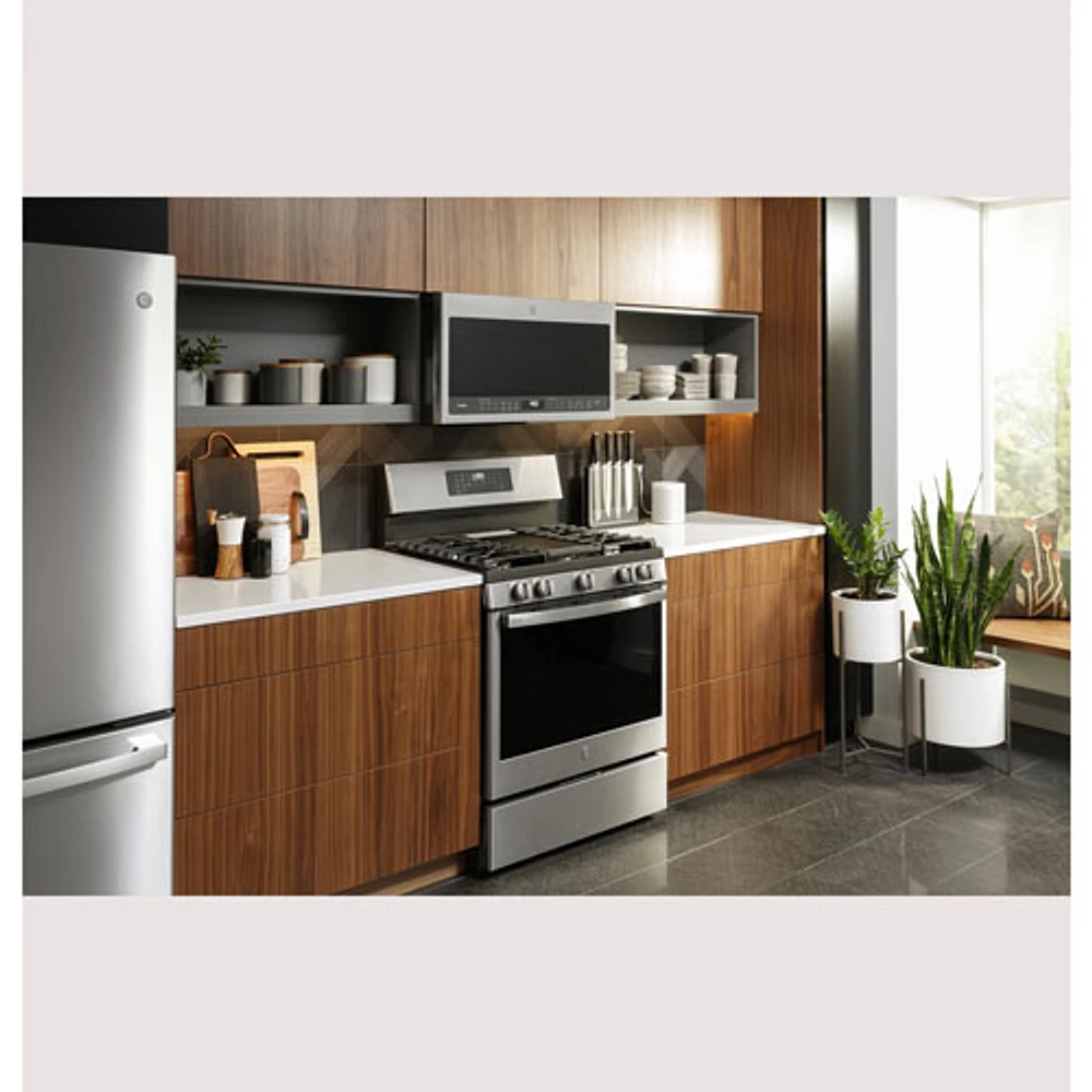 GE 30" 5.6 Cu. Ft. True Convection 5-Burner Freestanding Gas Air Fry Range (PCGB935YPFS) - Stainless