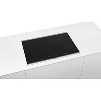 Surface de cuisson à induction de 30 po à 5 éléments de Bosch (NIT8060SUC) - Noir