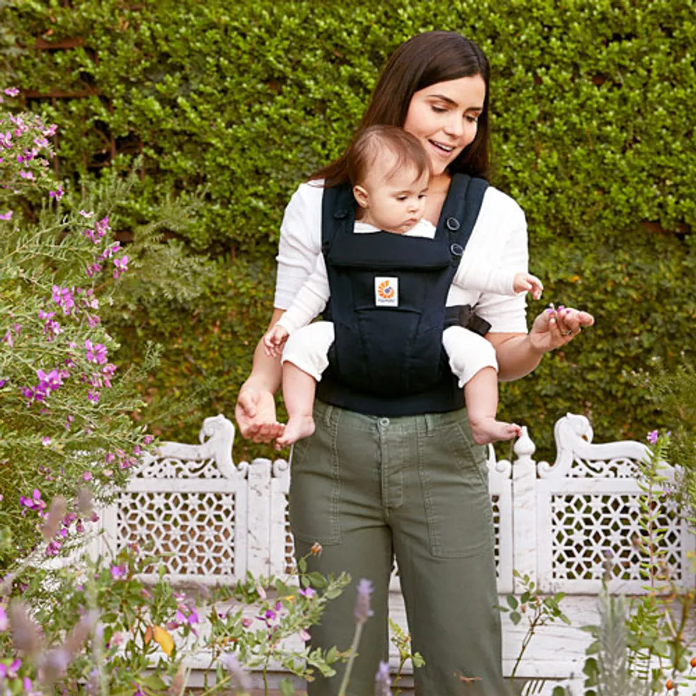 Porte-bébé à quatre positions Omni Dream d'Ergobaby - Noir onyx