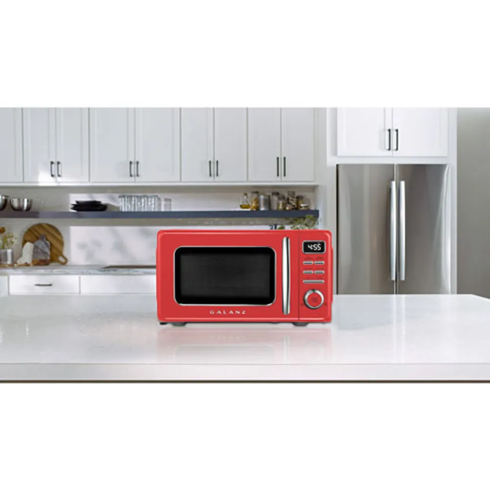 Galanz Retro 0.7 Cu.FT. Microwave (GLCMKZ07RDR07) - Hot Rod Red