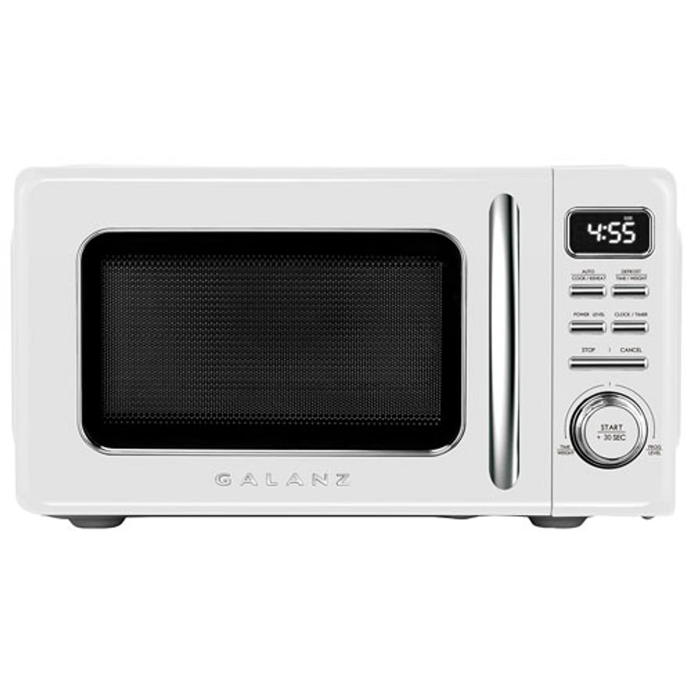 Galanz Retro 0.7 Cu.FT. Microwave (GLCMKZ07WER07) - Milkshake White