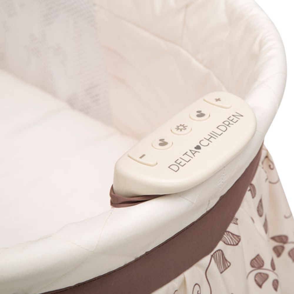 Delta Children Deluxe Sweet Beginnings Bassinet - Cream/Brown