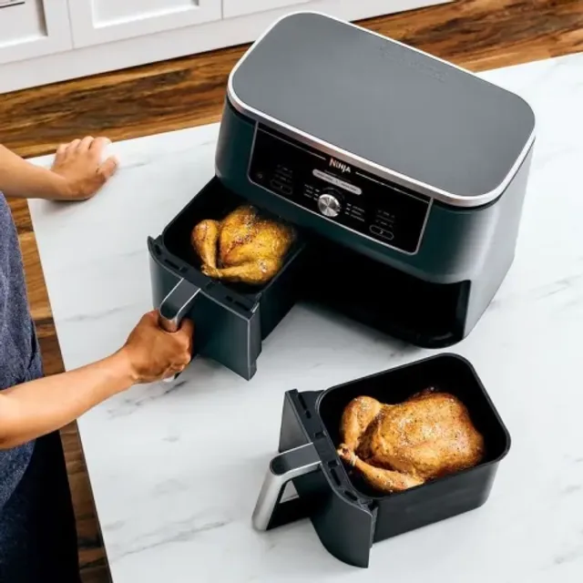 Frigidaire FD2480 8 qt. Dual Zone 2-Drawer Digital Air Fryer, 220 Volt –  Portugalia Sales Inc