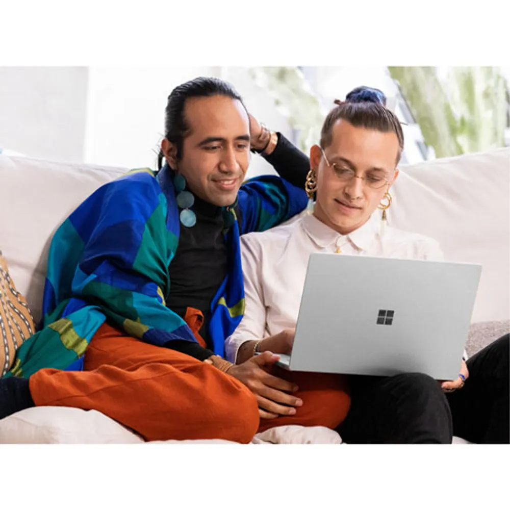 Microsoft Surface Laptop 5 Touchscreen 13.5" - Platinum (Intel Evo i5-1235U/512GB SSD/8GB RAM/Windows 11) - En