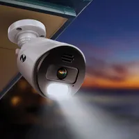 Système de surveillance IP Ultra HD 4K avec fil 8 canaux avec 6 caméras d'intérieur/d'extérieur et Bluetooth de Night Owl - Blanc