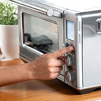 Remis à neuf (bon état) - Four grille-pain à convection et friteuse à air chaud Smart Oven de Breville - 0,8 pi³/22,6 l - Acier inoxydable noir - Remanufacturé par Breville
