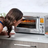 Remis à neuf (bon état) - Four grille-pain à convection et friteuse à air chaud Smart Oven de Breville - 0,8 pi³/22,6 l - Acier inoxydable noir - Remanufacturé par Breville