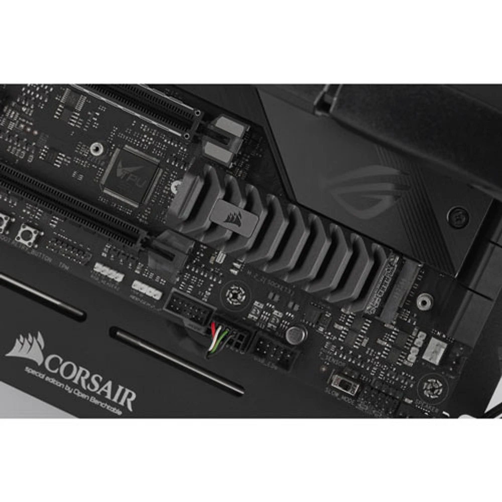 Disque SSD interne NVMe PCIe de 2 To de Corsair (CSSD-F2000GBMP600PXT) - Noir