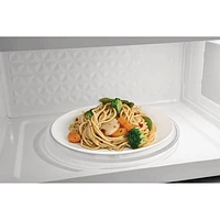 Four à micro-ondes à hotte intégrée de Frigidaire - 1,8 pi³ - Acier inoxydable